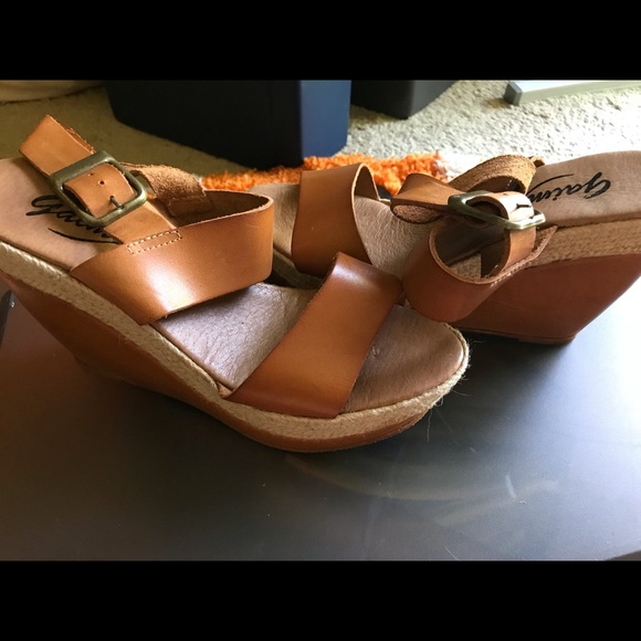 Gaimo Italian Platform Shoes - Picture 5 of 8